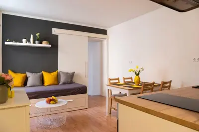 Ein Sitzbereich in der Unterkunft 2 Bedroom in great location in Kreuzberg