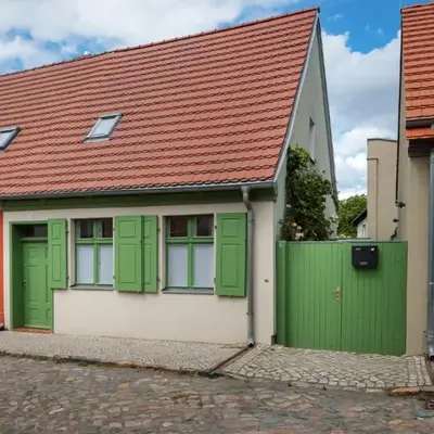 Atelierhaus auf der Insel Werder mit Garten