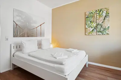 Ein Bett oder Betten in einem Zimmer der Unterkunft Arbio I Cozy apartment near Ku'damm with parking