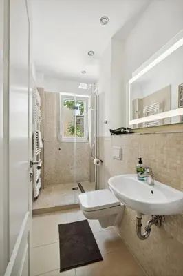Ein Badezimmer in der Unterkunft Arbio I Cozy apartment near Ku'damm with parking
