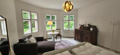 Ein Sitzbereich in der Unterkunft Kleines Landhaus am Wald Bad Saarow
