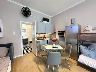 Küche/Küchenzeile in der Unterkunft fairAPART Studio-Apartment nähe klein Venedig