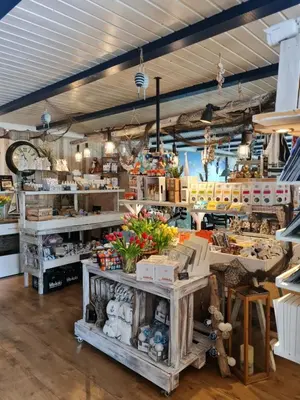 Ein Restaurant oder anderes Speiselokal in der Unterkunft Pension Seeschlösschen