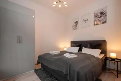 Ein Bett oder Betten in einem Zimmer der Unterkunft Schönes Serviced Apartment in Berlin