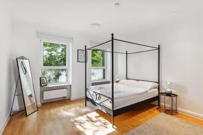 Ein Bett oder Betten in einem Zimmer der Unterkunft Bright 3-room apartment near Prenzlauer Berg