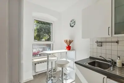 Küche/Küchenzeile in der Unterkunft Bright 3-room apartment near Prenzlauer Berg