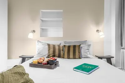 Ein Bett oder Betten in einem Zimmer der Unterkunft The Lohmeyerstr I, lovely 1 BR, group & family friendly, 2 - 4 Guests