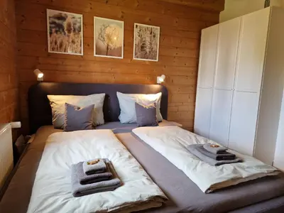 Ein Bett oder Betten in einem Zimmer der Unterkunft Helle und idyllische 2 Zimmer Wohnung am Rande von Berlin