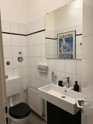 Ein Badezimmer in der Unterkunft Industrielle Loft Wohnung in Friedrichshain