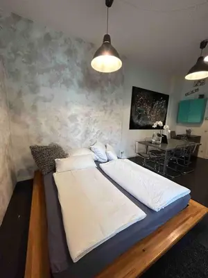 Ein Bett oder Betten in einem Zimmer der Unterkunft Industrielle Loft Wohnung in Friedrichshain