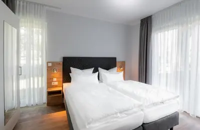 Ein Bett oder Betten in einem Zimmer der Unterkunft Sporthotel Neuruppin - Apartmenthaus mit Ferienwohnungen