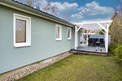 Das Gebäude in dem sich das Ferienhaus befindet