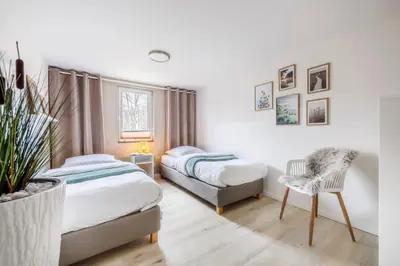 Ein Bett oder Betten in einem Zimmer der Unterkunft modernes Ferienhaus Sonnendeck 70 QM I Strandnah I Terrasse I 2 Schlafzimmer I Nähe Werbellinsee