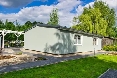 Das Gebäude in dem sich das Ferienhaus befindet