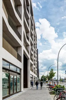 Das Gebäude in dem sich das Aparthotel befindet