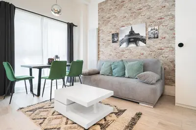 Ein Sitzbereich in der Unterkunft The Mierendorf II, comfortable group & family apartment, 1BR, 1 Living room, ideal for 2 - 4 Guests