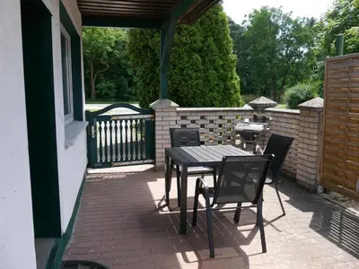 Ein Balkon oder eine Terrasse in der Unterkunft Ferienhaus mit Terrasse - 10 Minuten von Templin