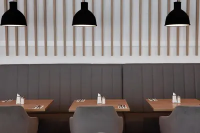 Ein Restaurant oder anderes Speiselokal in der Unterkunft Holiday Inn Berlin City East Side by IHG