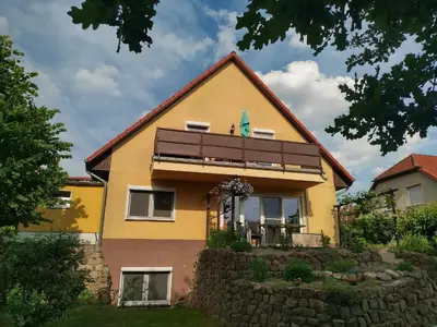 Das Gebäude in dem sich die Ferienwohnung befindet