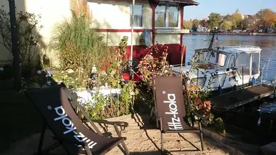 Blick auf einen Fluss in der Nähe des Privatzimmers