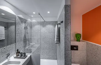 Ein Badezimmer in der Unterkunft LOGINN Hotel Berlin Airport