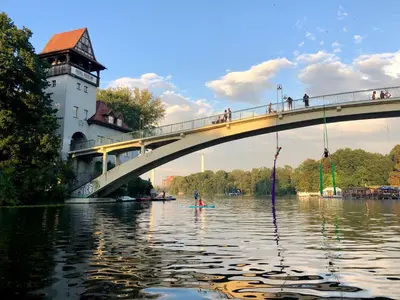 Blick auf einen Fluss in der Nähe des Ferienhauses