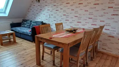 Ein Sitzbereich in der Unterkunft Ferienwohnung Steckelsdorf