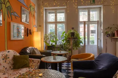 Ein Sitzbereich in der Unterkunft BackpackerBerlin