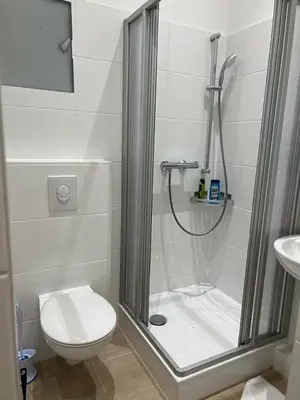 Ein Badezimmer in der Unterkunft Pension Lotti Friedrichshain
