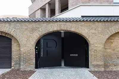 Eine Fassade oder ein Eingang zu Elisapart - Apartments am Sommerschloss