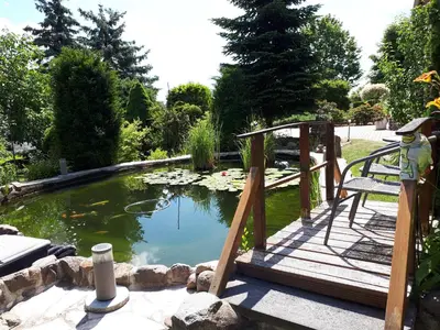 Ein Garten an der Unterkunft Dachstübchen an der Oder