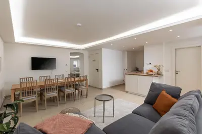 TV/Unterhaltungsangebot in der Unterkunft Spacious apartment in Hemholtzkiez Prenzlauer Berg for 8 People Hiddenseer