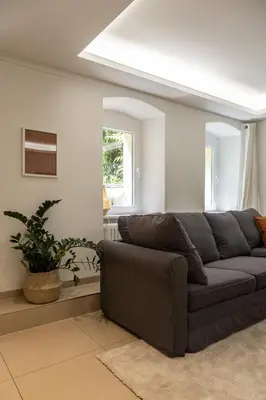 Ein Sitzbereich in der Unterkunft Spacious apartment in Hemholtzkiez Prenzlauer Berg for 8 People Hiddenseer