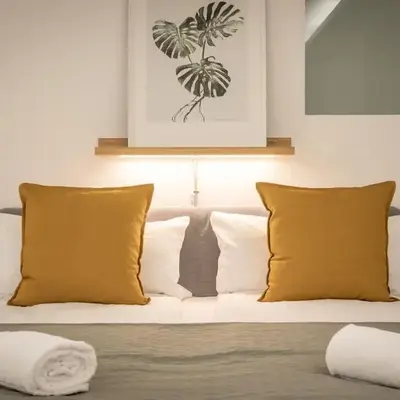 Spacious apartment in Hemholtzkiez Prenzlauer Berg for 8 People Hiddenseer