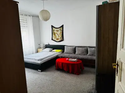 Ein Bett oder Betten in einem Zimmer der Unterkunft A cosy, super quiet room in Wedding