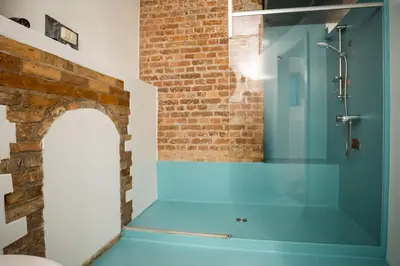Ein Badezimmer in der Unterkunft Spacious Apartment in Berlin Mitte for 6
