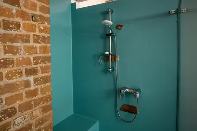 Ein Badezimmer in der Unterkunft Spacious Apartment in Berlin Mitte for 6