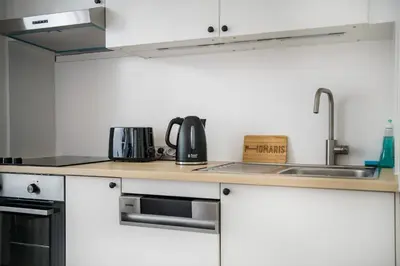 Küche/Küchenzeile in der Unterkunft Spacious Apartment in Berlin Mitte for 6