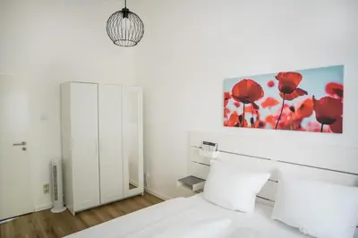 Ein Bett oder Betten in einem Zimmer der Unterkunft Spacious Apartment in Berlin Mitte for 6