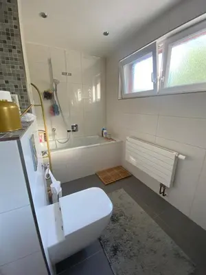 Ein Badezimmer in der Unterkunft Schönes Zimmer im charmanten Haus