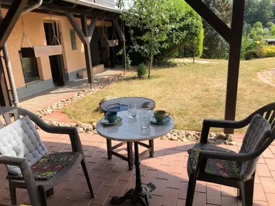Ein Garten an der Unterkunft Ferienwohnung mit Wasserzugang