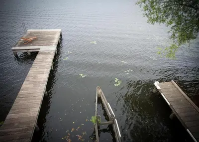 Blick auf einen Fluss in der Nähe des Ferienhauses