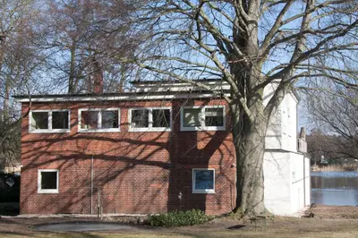 Das Gebäude in dem sich das Ferienhaus befindet