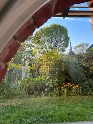 Ein Garten an der Unterkunft Wohnen an der Havel