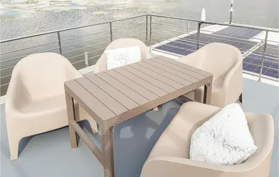 Ein Sitzbereich in der Unterkunft Cozy Ship In Havelsee Ot Kützkow