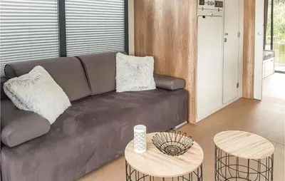 Ein Sitzbereich in der Unterkunft Cozy Ship In Havelsee Ot Kützkow