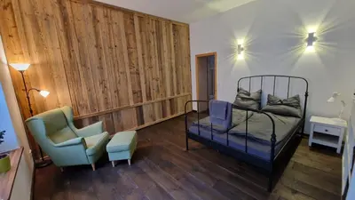 Ein Sitzbereich in der Unterkunft Liebevoll sanierte Altbauwohnung