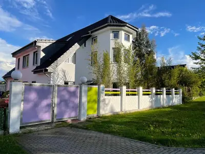 Das Gebäude in dem sich die Ferienwohnung befindet