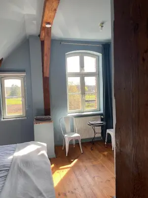 Ein Bett oder Betten in einem Zimmer der Unterkunft An Den Wiesen Gasthaus am Finowkanal
