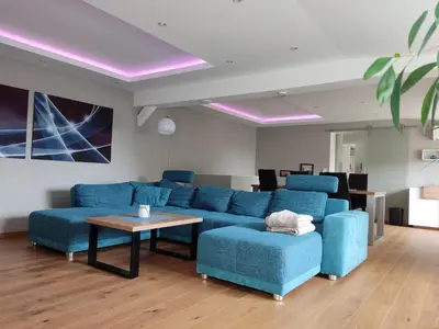 Ein Sitzbereich in der Unterkunft Ferienhaus in Seenähe